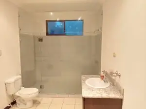 Modern Full Bathrooms